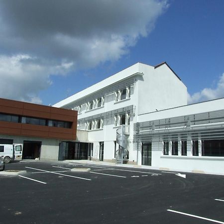 Hotel Jf Accueil & Formation Cholet Esterno foto