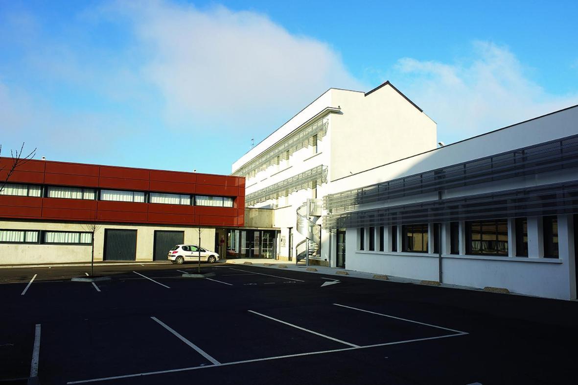 Hotel Jf Accueil & Formation Cholet Esterno foto