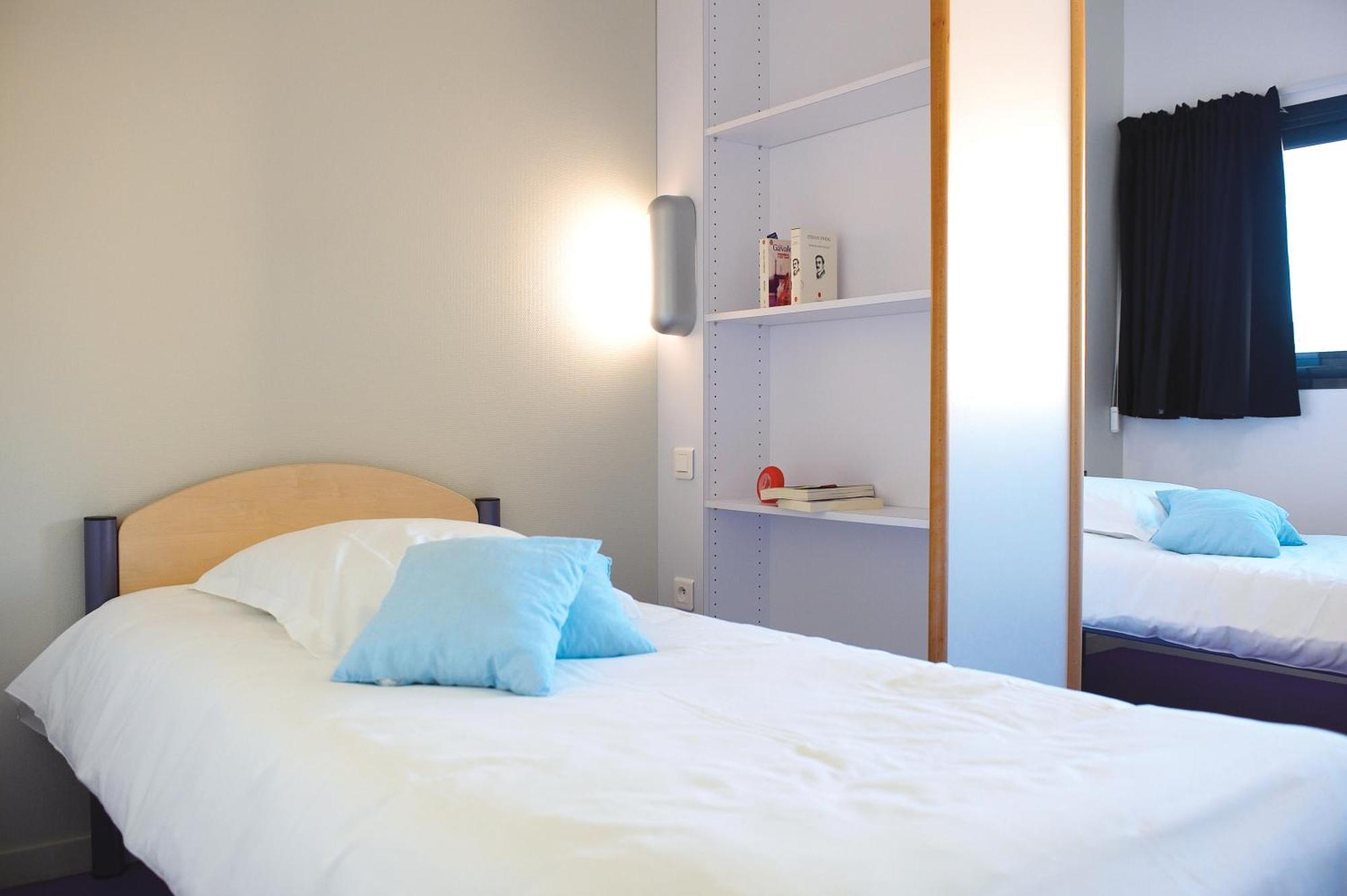 Hotel Jf Accueil & Formation Cholet Esterno foto