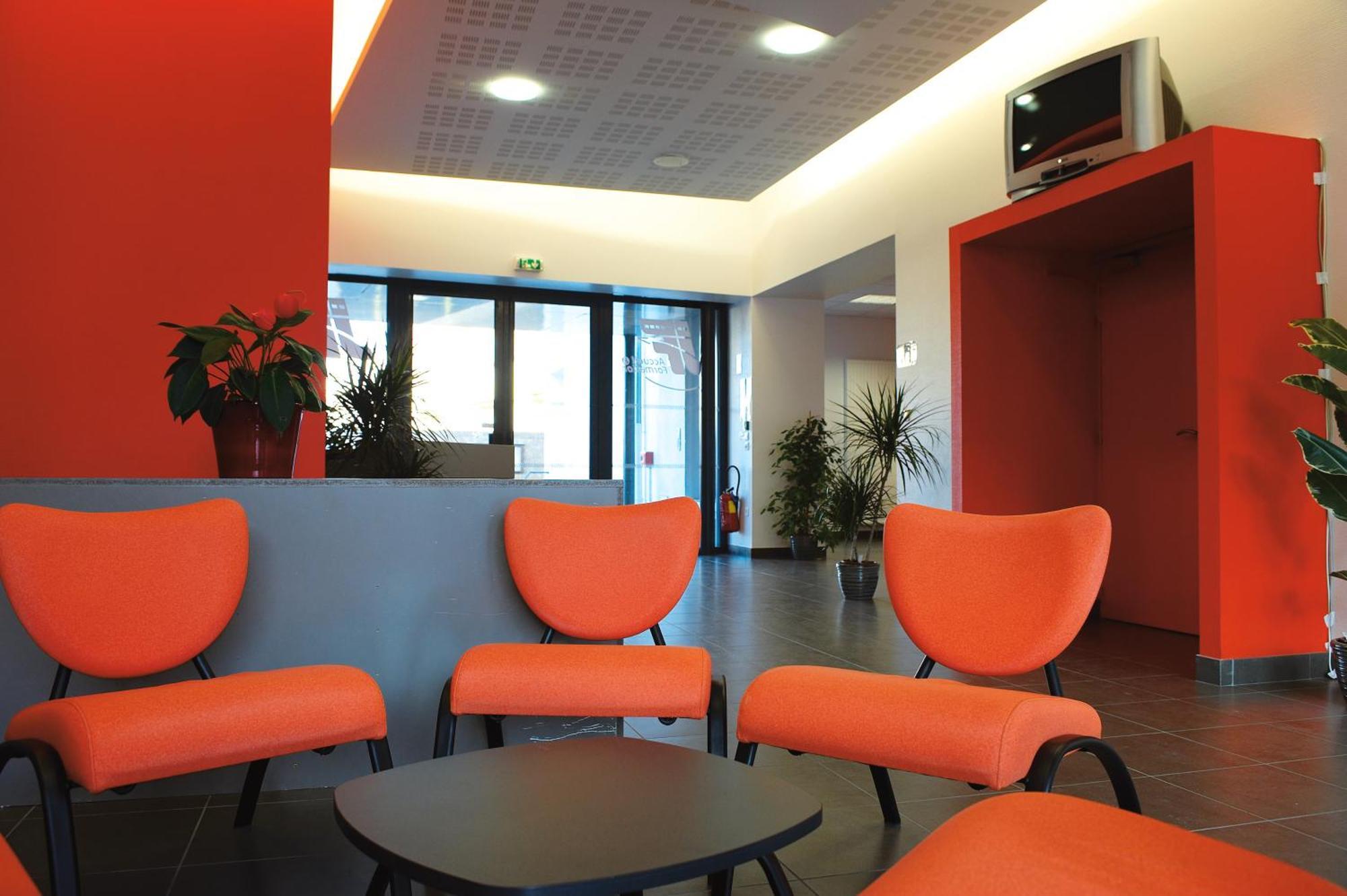 Hotel Jf Accueil & Formation Cholet Esterno foto