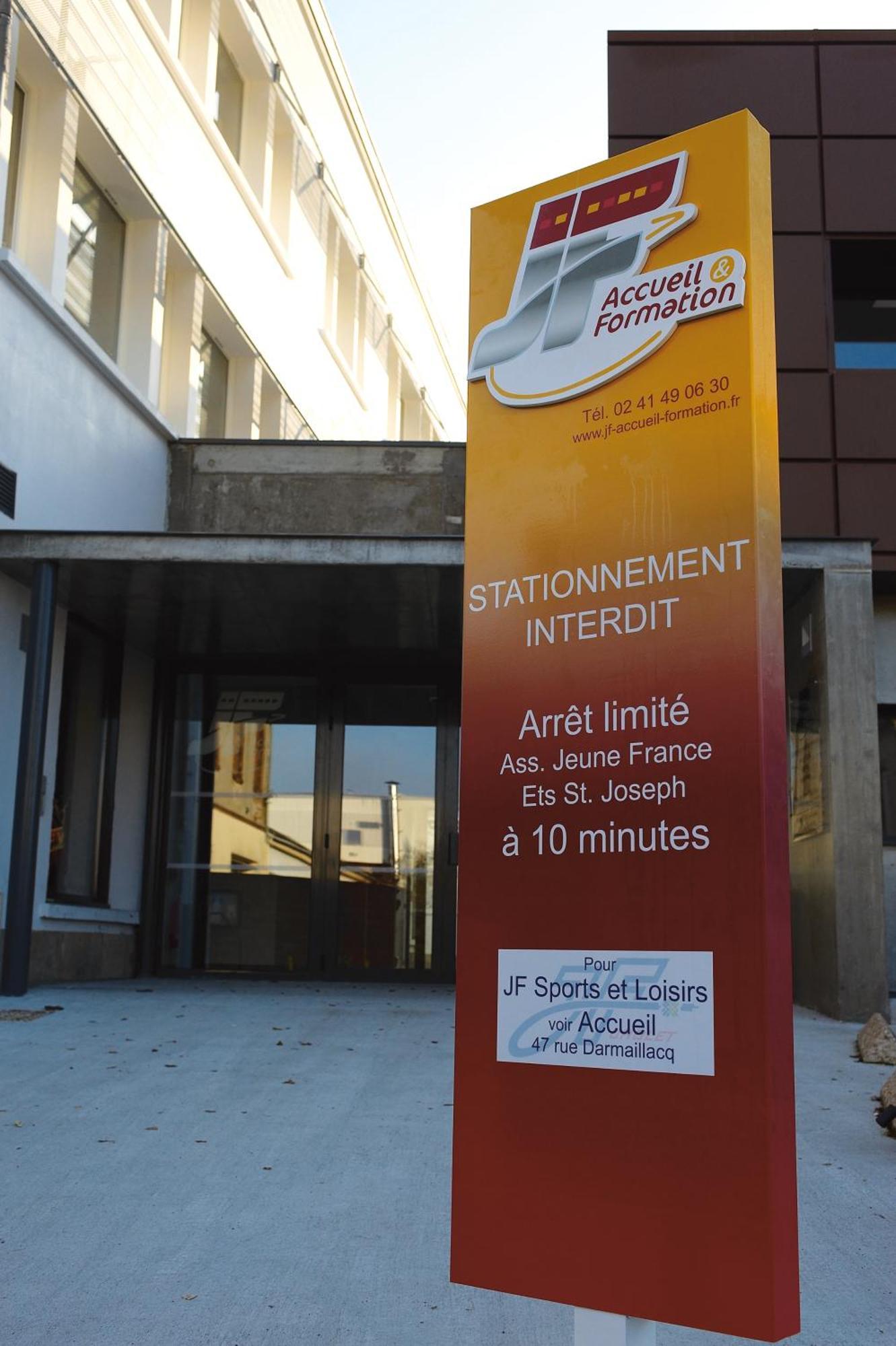 Hotel Jf Accueil & Formation Cholet Esterno foto