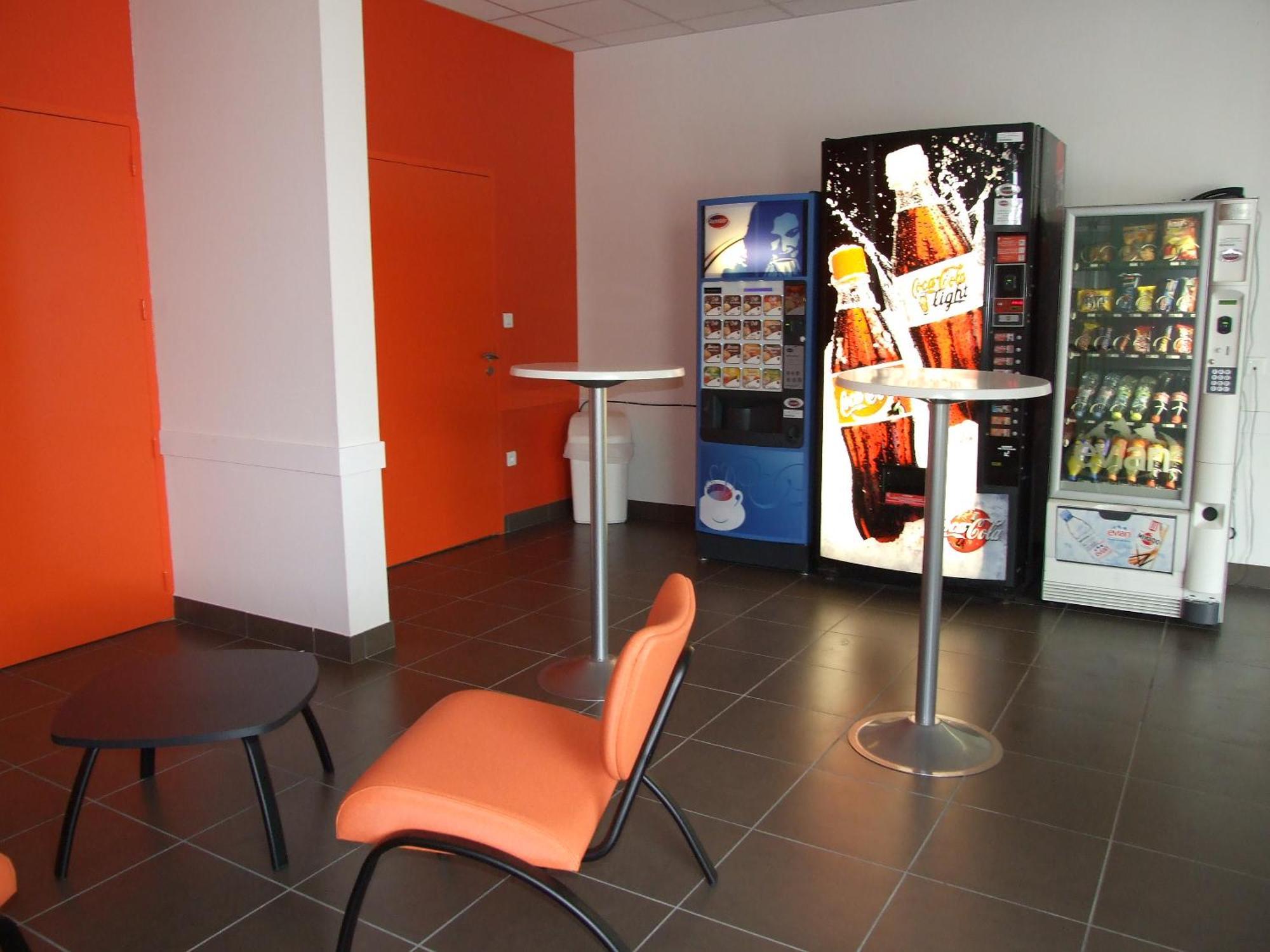 Hotel Jf Accueil & Formation Cholet Esterno foto