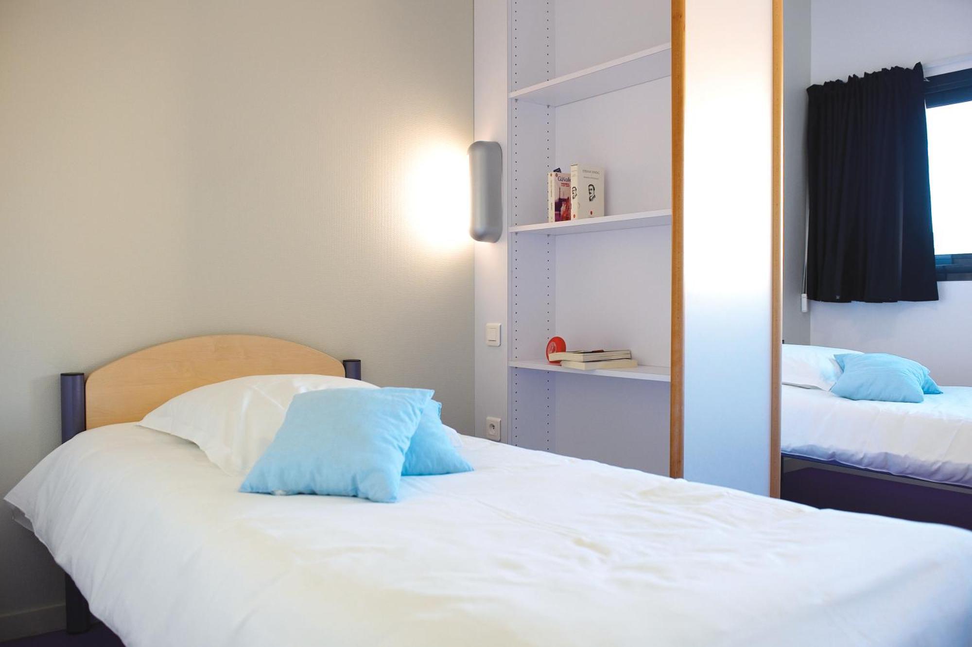 Hotel Jf Accueil & Formation Cholet Esterno foto